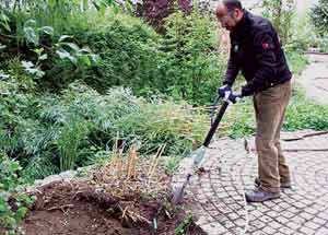 Taierea radacinilor si lucrari de gradina cu VOGT TurboSpade