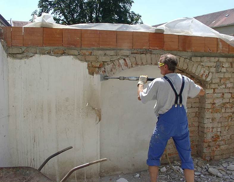 Decopertarea fatadelor si a zidurilor exterioare cu VOGT Hammer